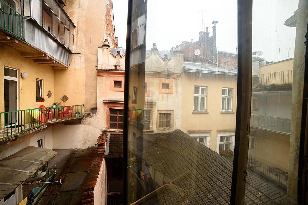 Apartments With Fireplace On Rynok Square Львов Экстерьер фото